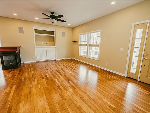 5th image of 116 Newcroft Park