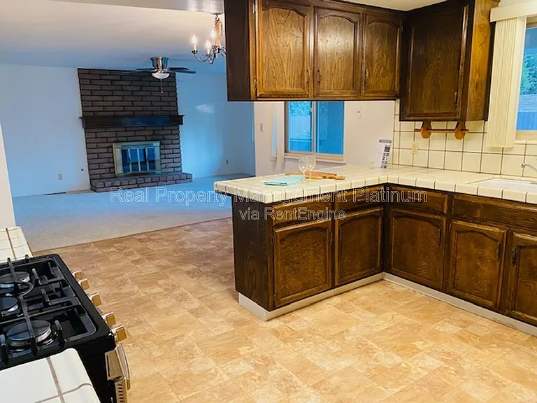 1055 W Fremont Ave — Photo 12