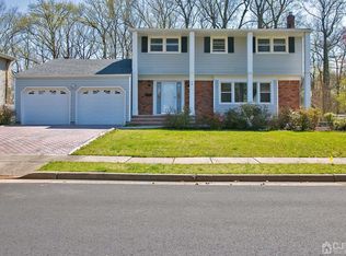 38 Eileen Way, Edison, NJ 08837