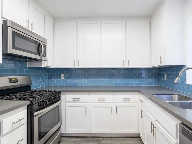 7057 Lanewood Ave — Photo 34