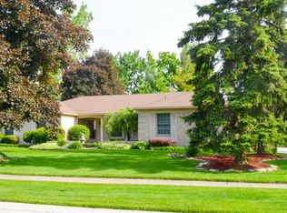 5565 Folkstone Dr, Troy, MI 48085
