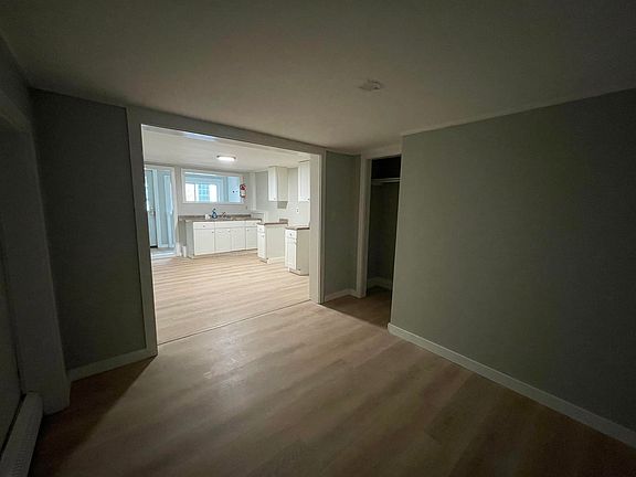 4th image of 52 Chestnut Ave #2