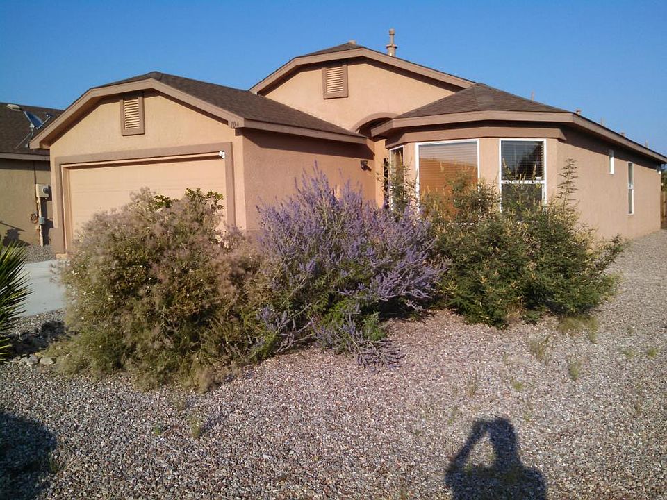 1st image of 104 Avenida Jardin