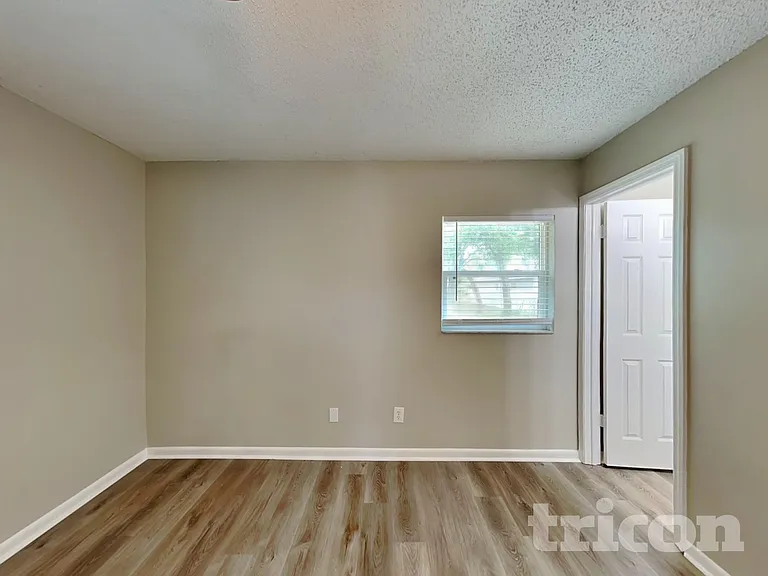 1404 Fernwood Pl — Photo 10