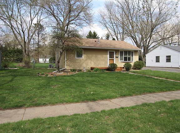 4th image of 126 Meadow Ave