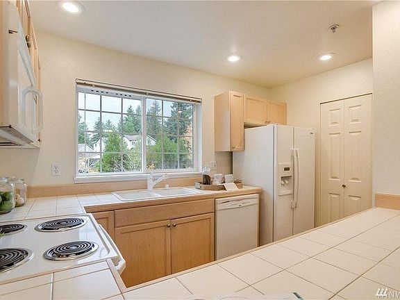 3rd image of 25235 SE Klahanie Blvd APT P301