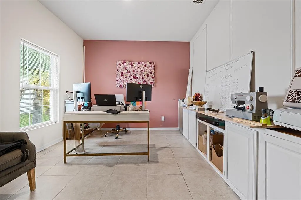 3 bed, 2.0 bath, 1677 sqft, $2,300 — Photo 4