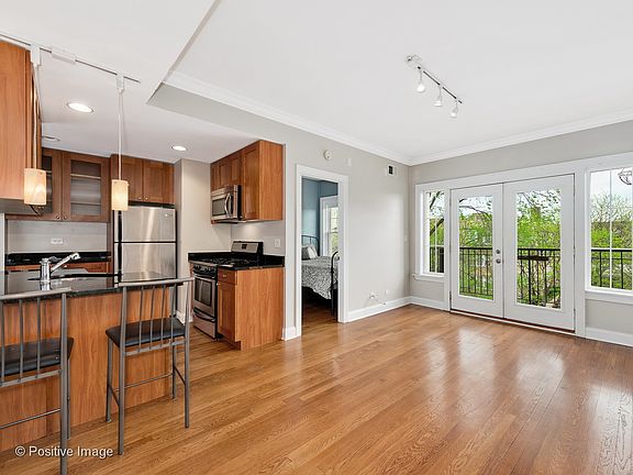 4th image of 4422 N Ashland Ave APT 3E