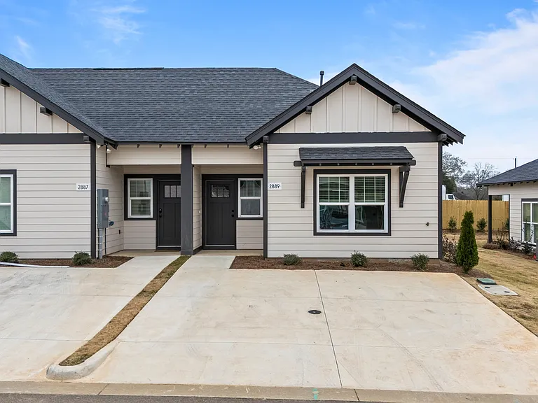 2889 Ridge Crest Ct — Photo 1