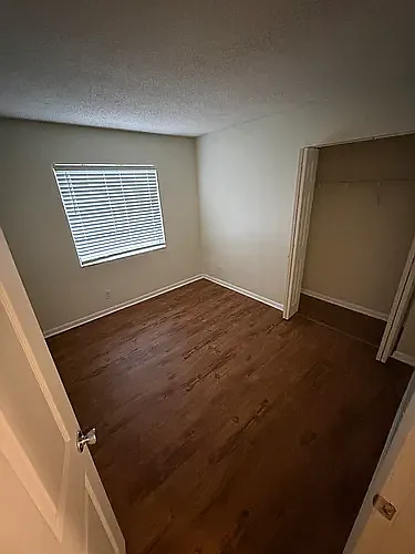 Sunset Square Apartments — Photo 10