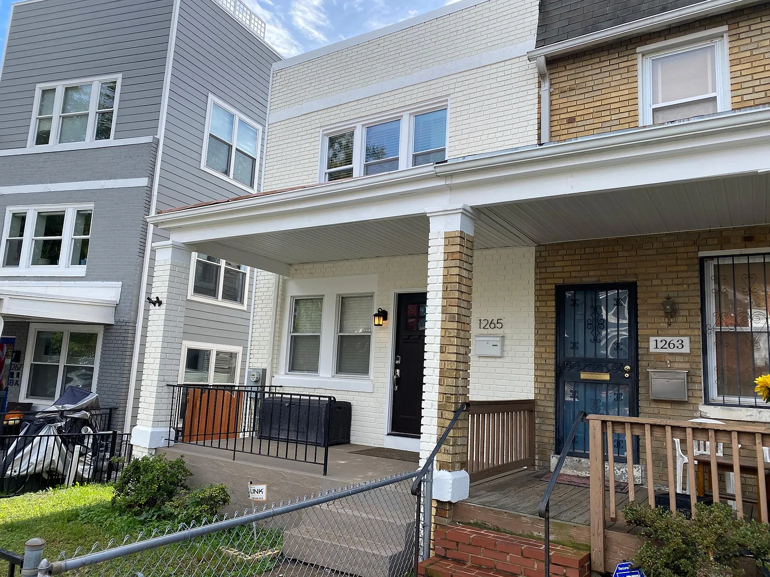 1265 Penn St NE photo 1