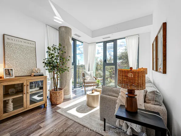 250 Lawrence Ave W #309, Toronto, ON M5M 1B2