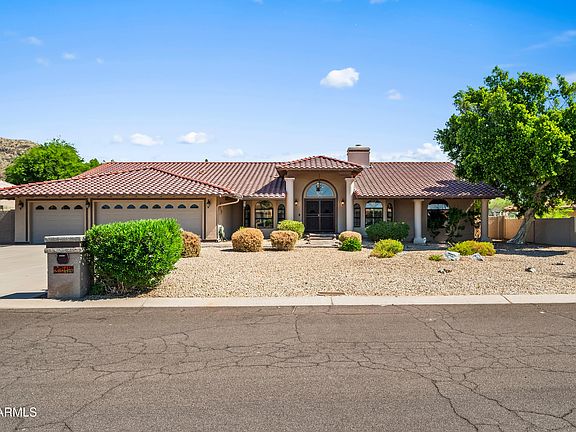 3rd image of 3714 E DAKOTA Drive