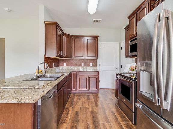 3rd image of 106 Cezanne Dr