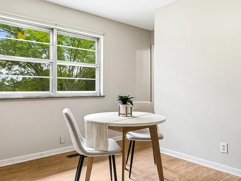 Eat in Area of Kitchen