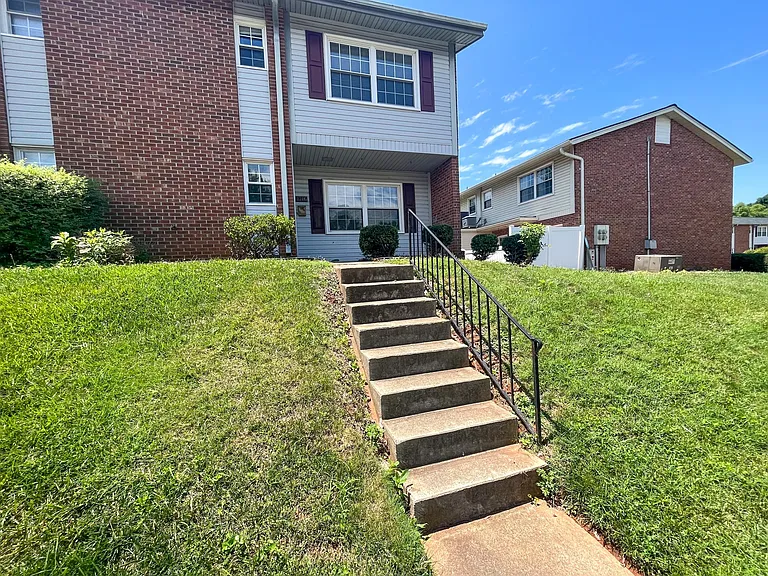 4746 Champion Ct — Photo 1
