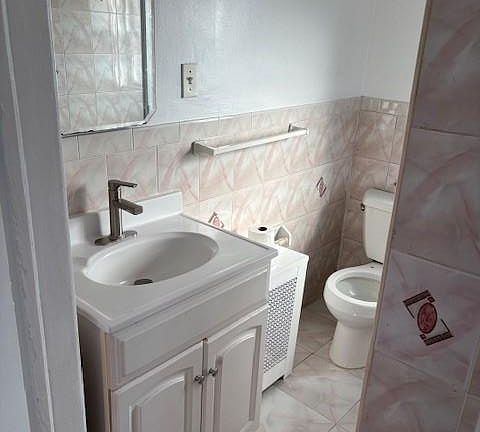 4th image of 148 Hamilton Ave Floor 2