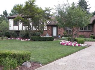 16844 Dundalk Ct, Northville, MI 48168