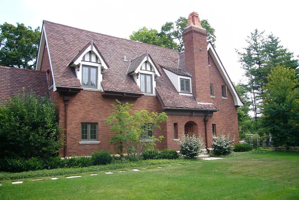181 Sheridan Rd photo 1