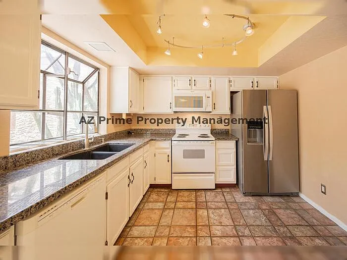 1650 N Ventura Ln — Photo 12