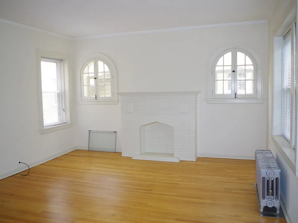 Living Room (1 of 2 photos)