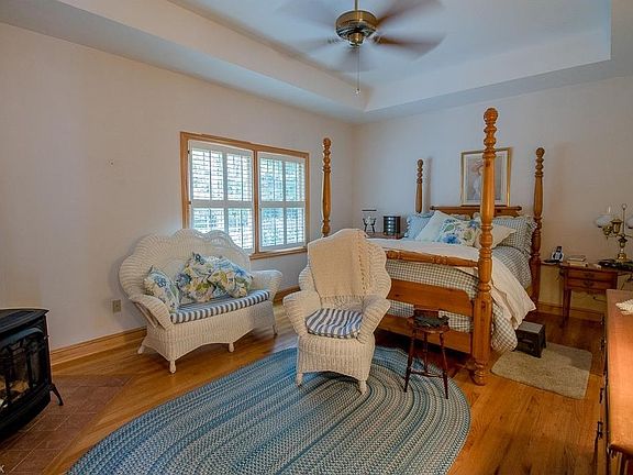3rd image of 2670 High Hampton Trl