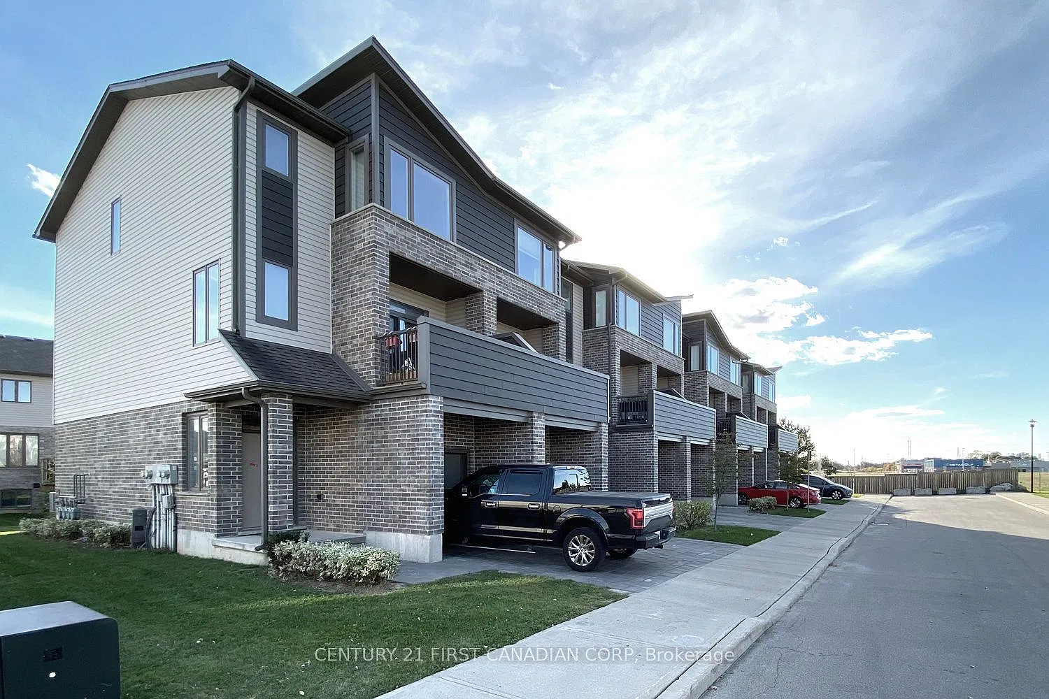 2070 Meadowgate Blvd — Photo 2