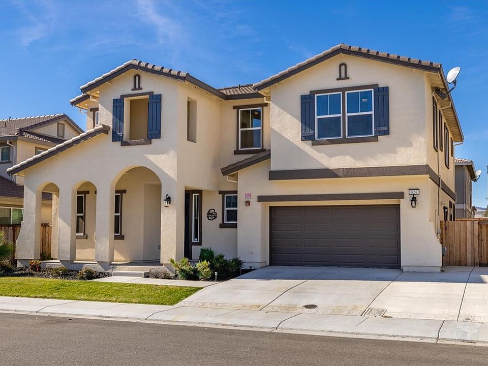 1st image of 824 Roadrunner Way