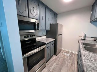 8850 Jasmine Ln #1, Eden Prairie, MN 55344