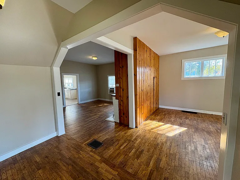 176 Main St — Photo 3