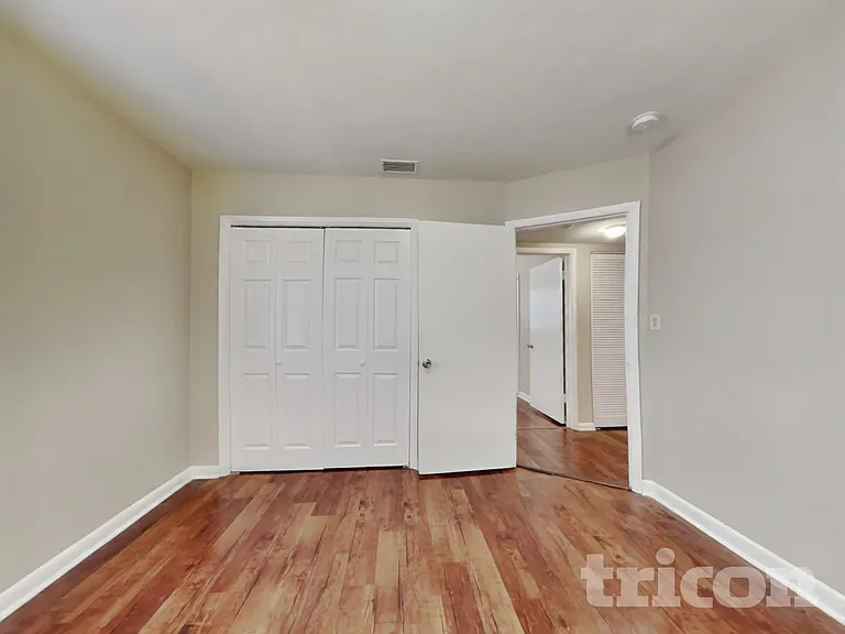 1604 Clark St — Photo 10