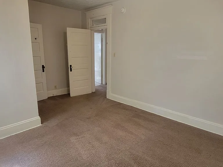 2015 Summit St — Photo 32