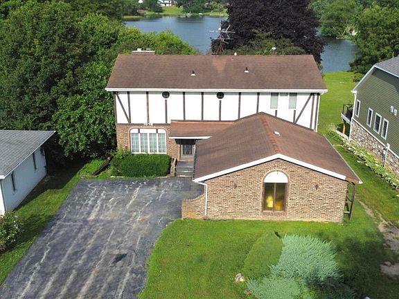 2nd image of 1076 Shoreline Rd