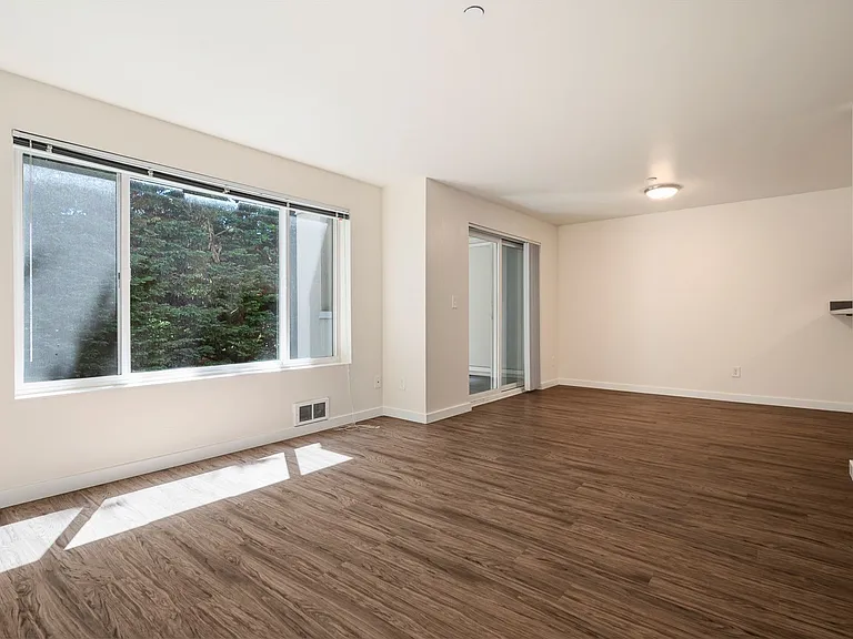 Daniels Apartments — Photo 21