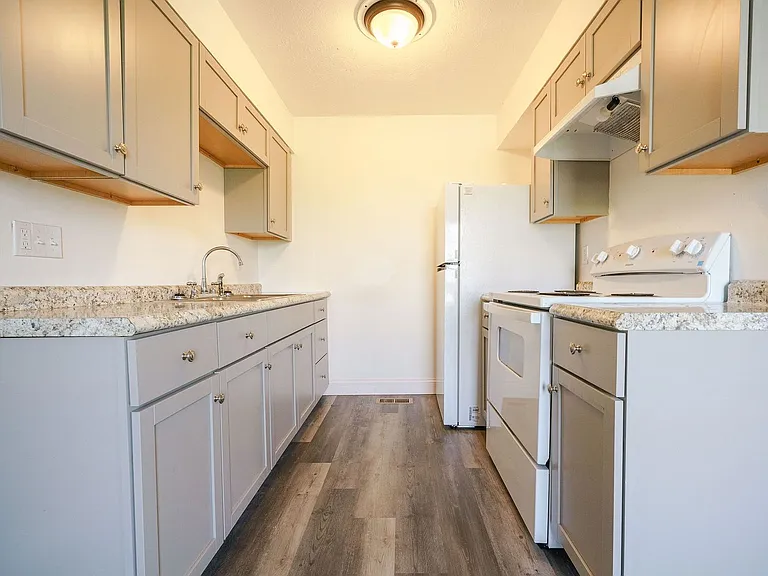 100 Heritage Cir #144 — Photo 2