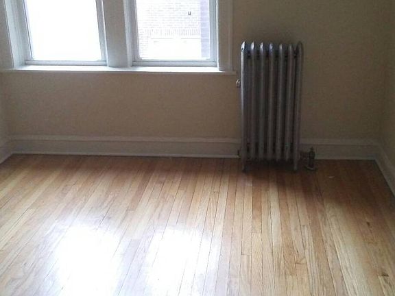 3rd image of 2205 E 70th Pl APT 3E