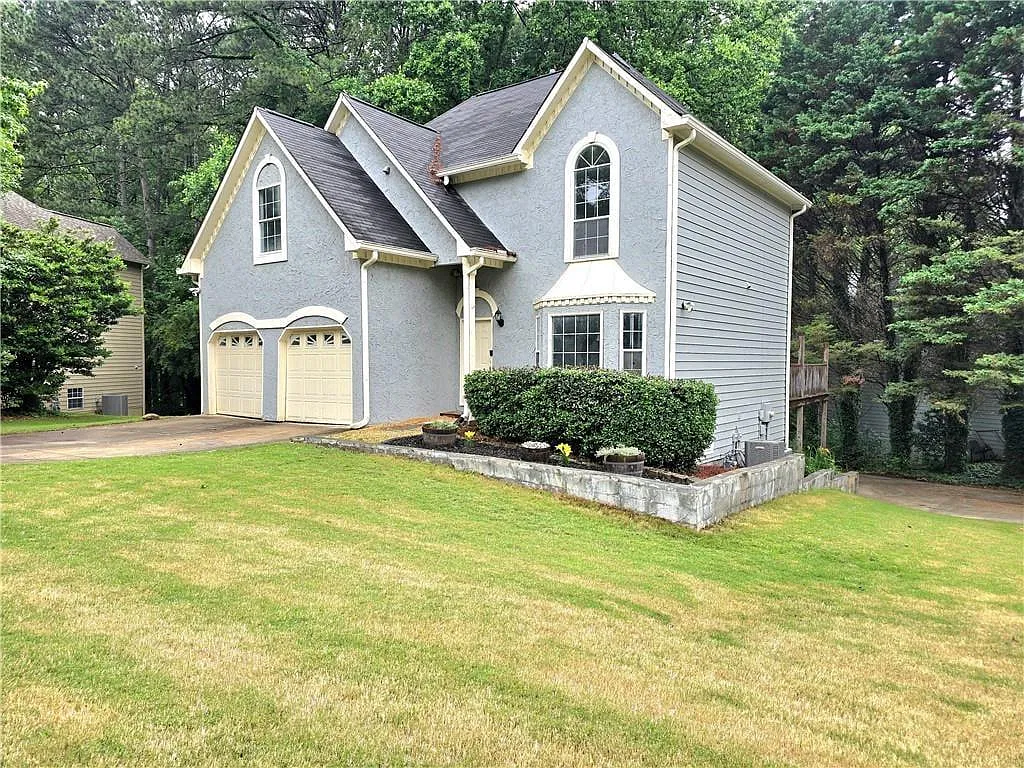 5 bed, 3.5 bath, 2560 sqft, $3,000 — Photo 2