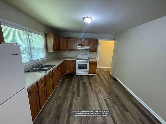 5th image of 106 E Boston Ave
