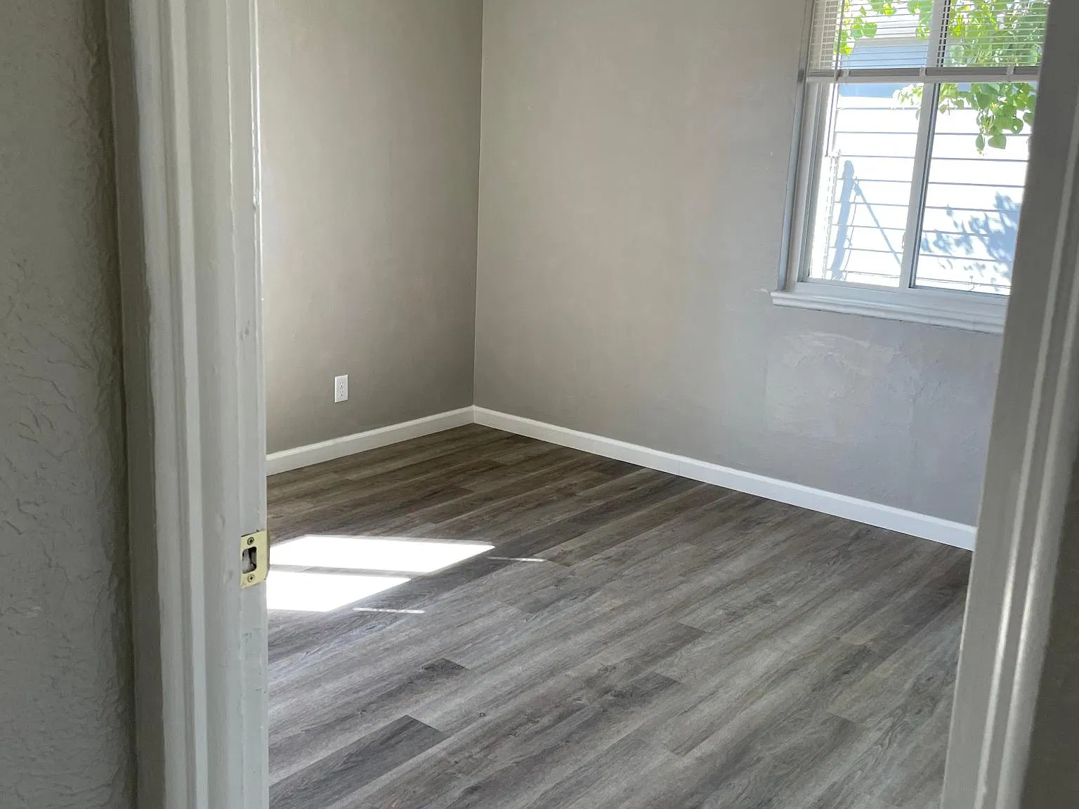 2 bed, 886 sqft, $2,300 — Photo 3