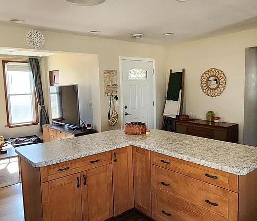 5th image of 407-409 Fredonia Ave #407