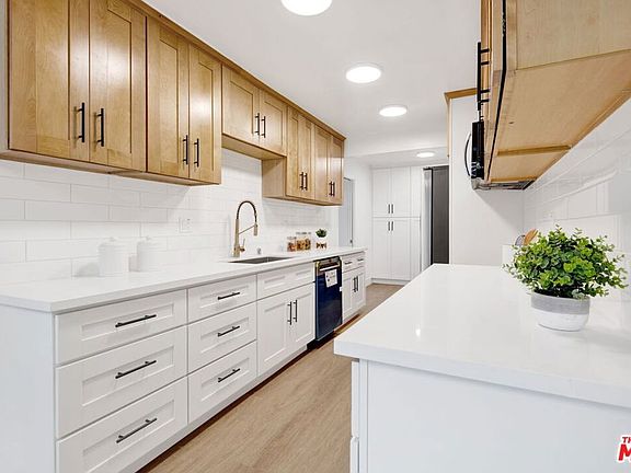 4th image of 5950 Buckingham #205