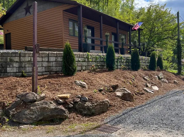 955 Soco Rd, Maggie Valley, NC 28751