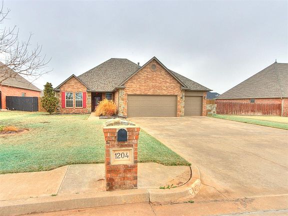 4th image of 1204 Hanna Ln