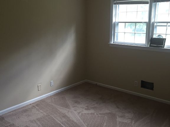 4th image of 1030 Clifton Dr