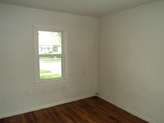 3rd image of 18949 Kingsville St