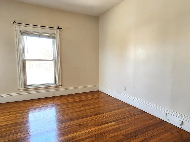 206 Middle St #2 — Photo 6