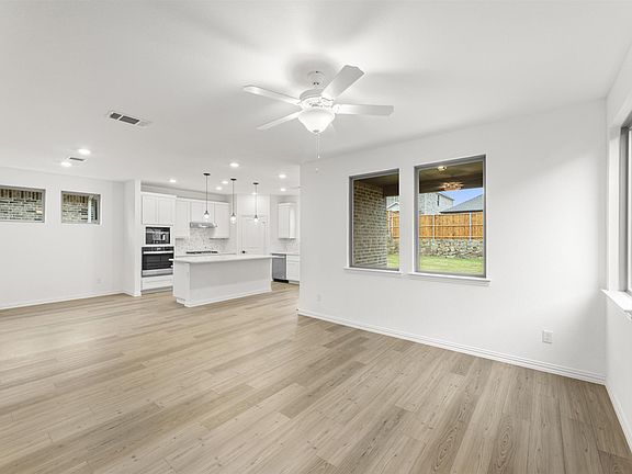 Devonshire - Kaufman Interior Image 4