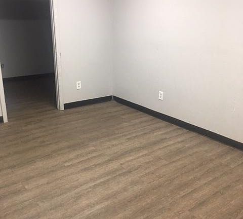 3rd image of 4816 N Clark Ave