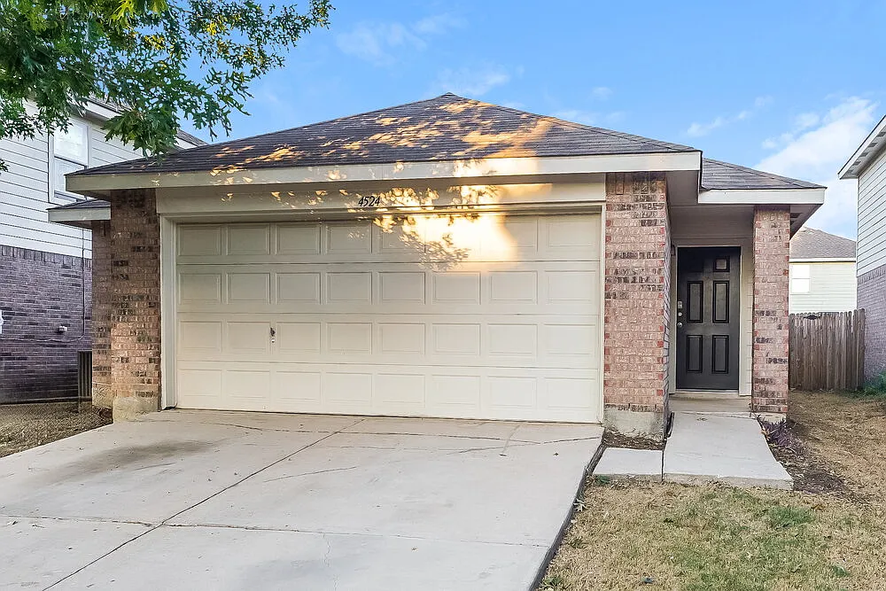 3 bed, 2.0 bath, 1556 sqft, $2,065 — Photo 1