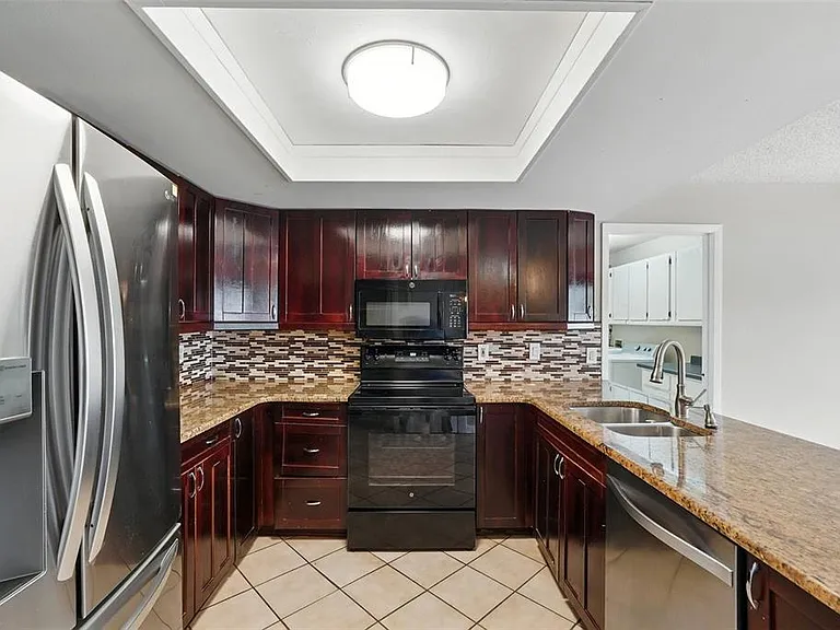 7925 Tumblestone Dr — Photo 17